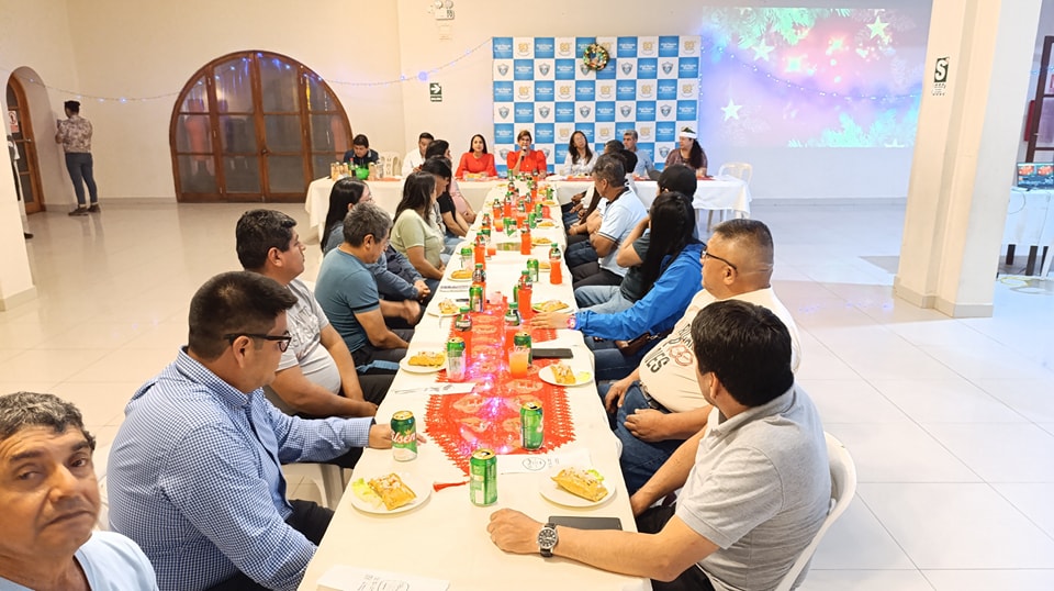 Compartir Navideño en el Club Tennis Huacho