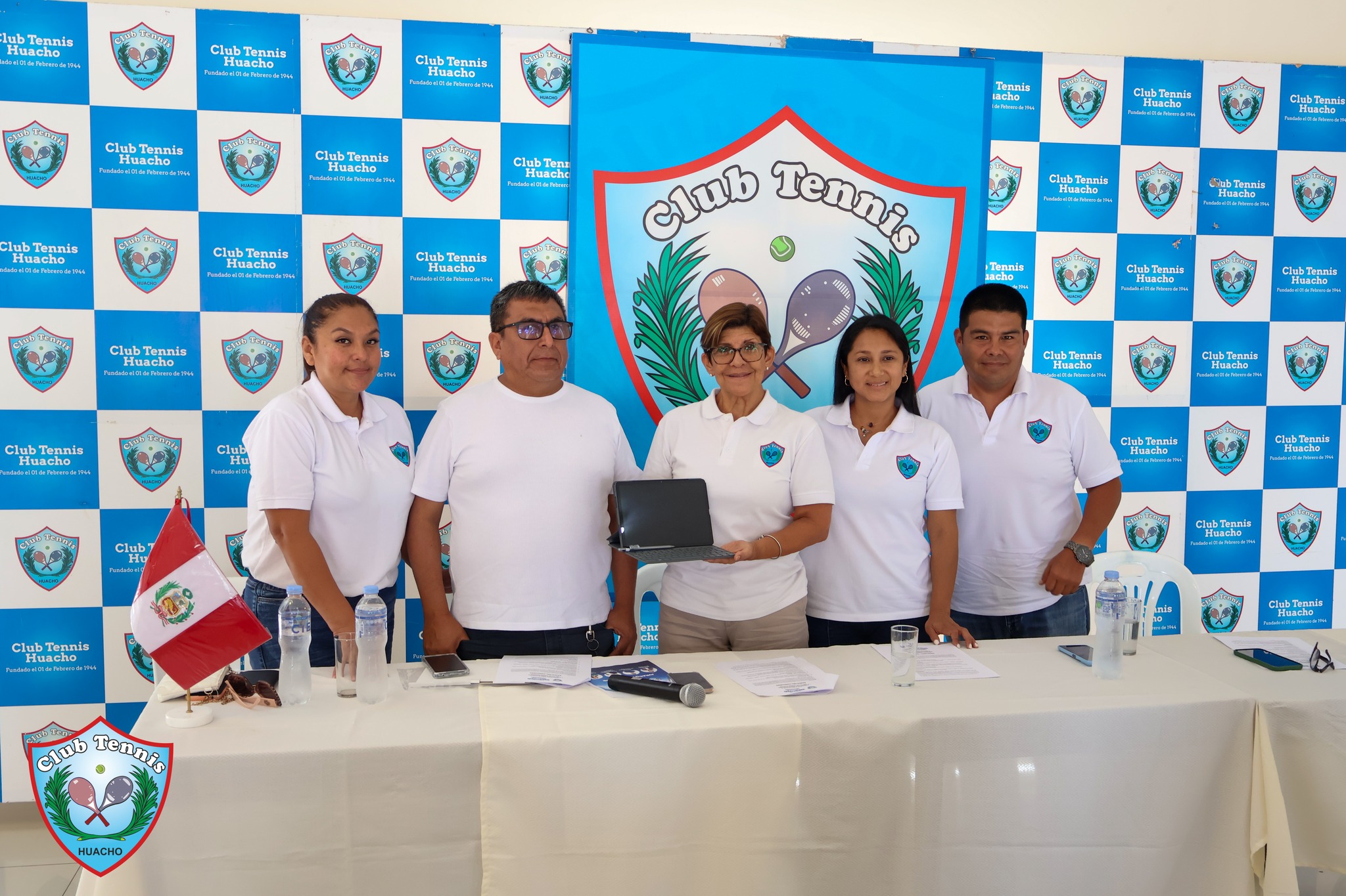 Conferencia de Prensa por el Concurso para la creación de la mascota del Club Tennis Huacho