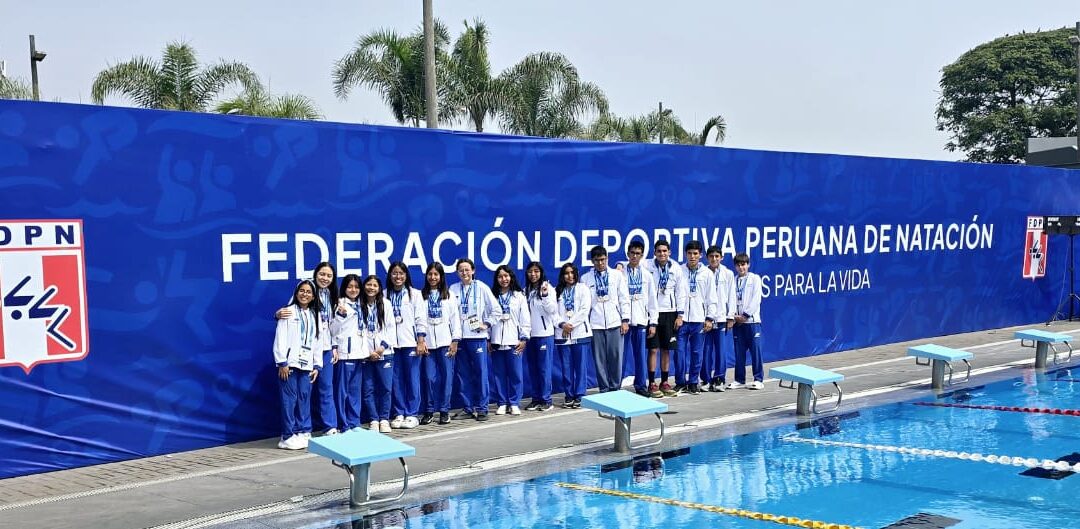 ¡SEGUIMOS NADANDO!